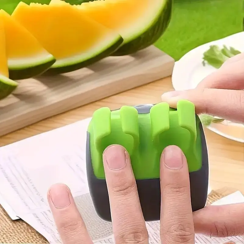 1PCS Finger Grip Vegetable Peelers for Kitchen - Silicone Kitchen Mini Potatoes Peeler Fruit and Vegetable Peeler Kitchen Peeler Tool - Potato Peeler Hand Grip. Utensils