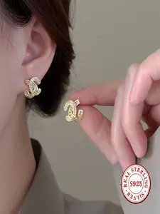 S925 Sterling Silver Double C Stud Earrings – Interlocking C-shaped Zircon Ladies’ Earrings Inlaid with Shiny Crystals, Simple and Elegant Jewelry Suitable for Daily Wear, Weddings, Parties and Gift Giving.