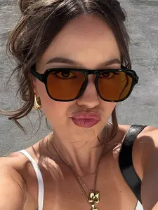 Women's Simple Square Frame Sunglasses, Colored Lenses Lightweight Frame, Perfect for Daily Outdoors Travel, Stylish Glasses Modern Frames Sunglasses