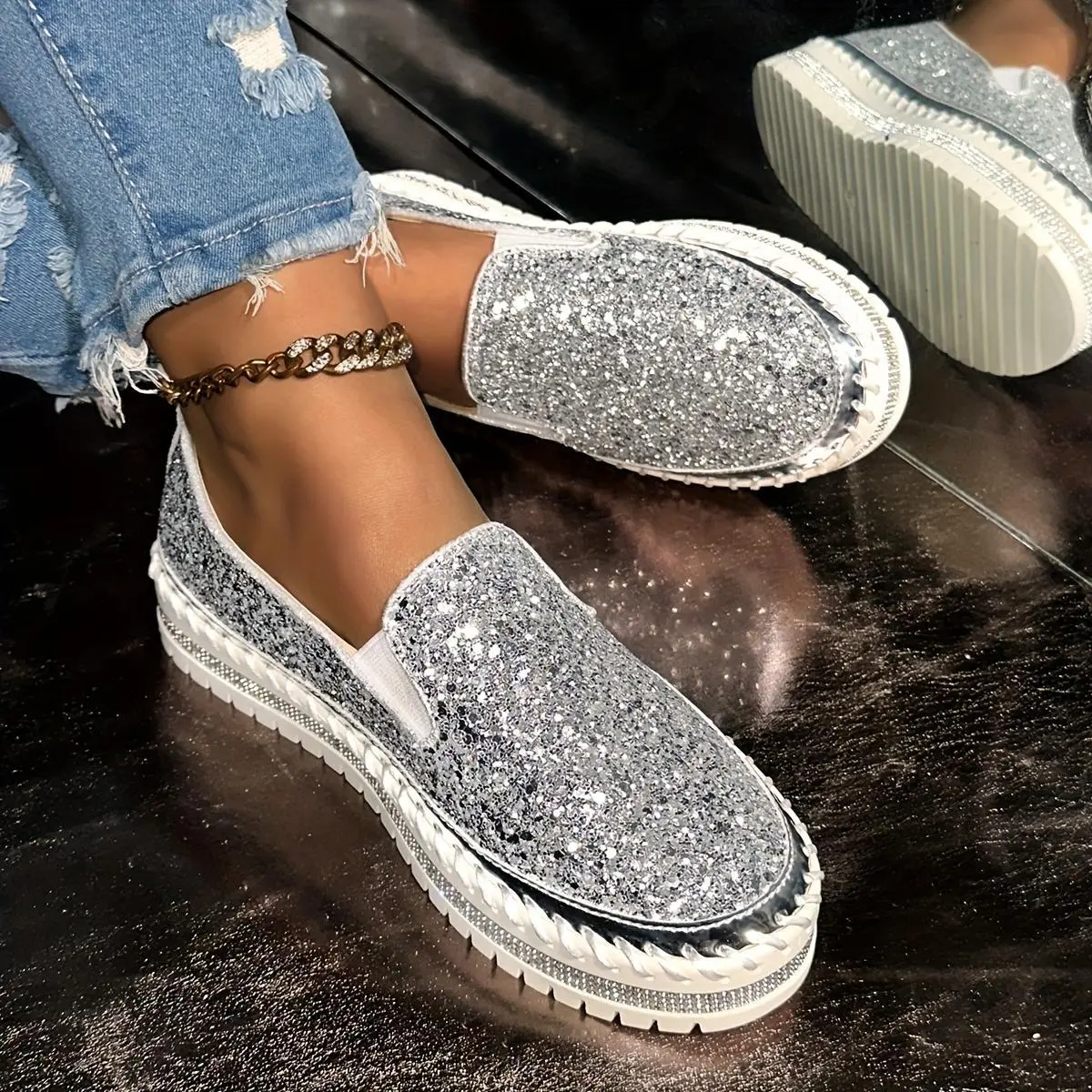 Women's Elegant Sequin Slip-On Flats All-Season Fashion Sneakers Comfortable TPR Sole Non-Slip Metallic Toe Detail Casual Wear Synthetic Shoes with Rhinestone Elegance and Breathable Design，fashionable and versalile Classic