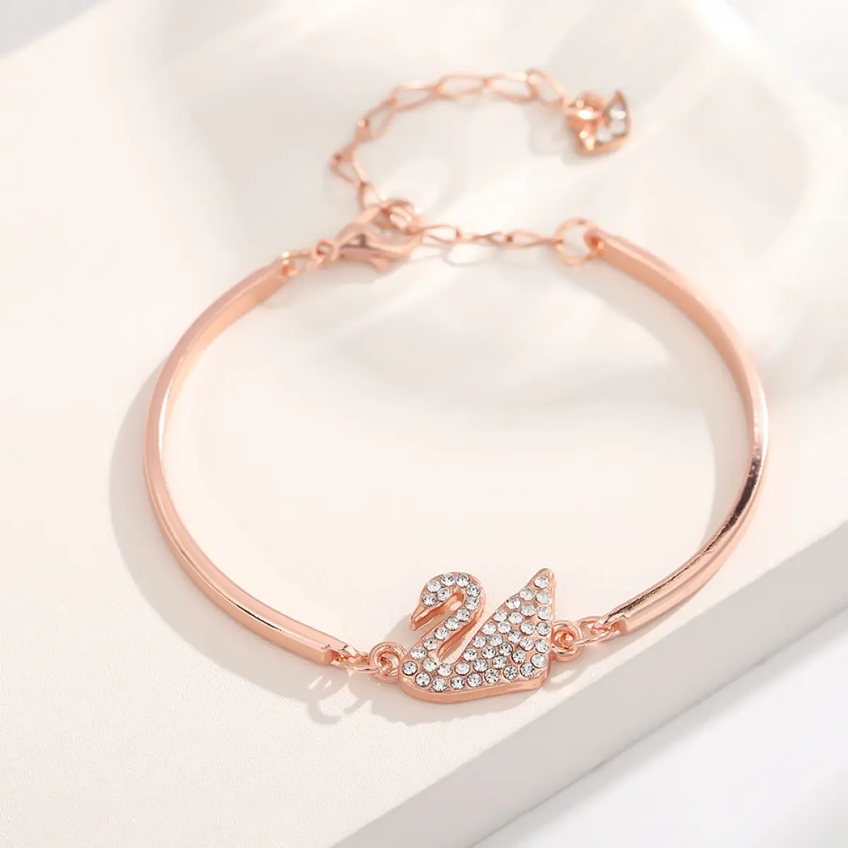 Minimalist Elegant Swan Alloy Bracelet for Women, Lightweight Adjustable Arm Candy, Delicate Jewelry Gift for Daily & Party Wear, Arm Candy Accessories, Armband Bracelets & Bangles, Alloy Bracelets & Bangles