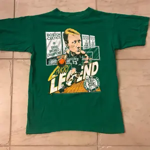 Larry Caricature Green Graphic Tee, Bird Baseball Game Day Unisex T-Shirt, Gift For Fan
