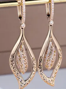 A pair of geometrically designed earrings made of white zirconia are fashionable and high-end, suitable for women to wear at travel parties
