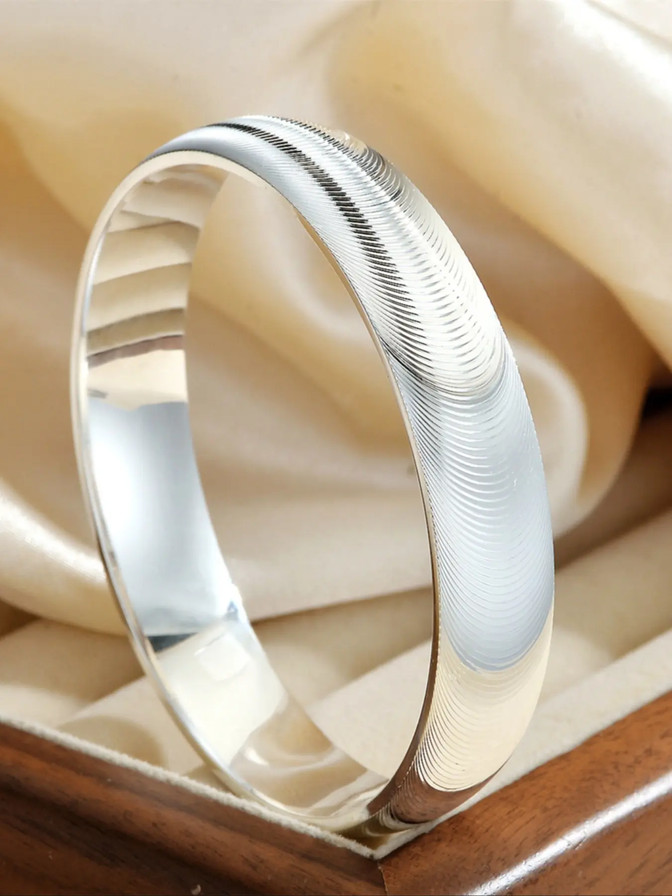 Thick Silver Plated Cnc Cat Eye Bangle, Boho Style Solid Closed Bracelet, Bohemian Bracelet, Fashionable Chunky Bangles, All Seasons Fashion Accessory, Perfect Gift for Her