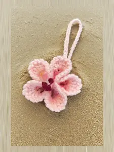 Hibiscus Flower Car Hanging Ornament,Crochet Hawaiian Tropical Flowers Bag Charms Decor Car Rear View Mirror Beach Accessories (White)