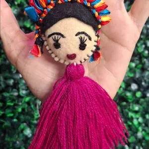 llavero bordado a mano Frida hecho en mexico