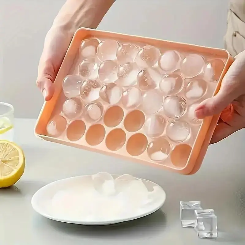 Round Ice Cube Tray with Lid, 1 Count Easy-Release Ice Ball Mold, Reusable Ice Cubes, Bullet Ice Cube Tray for Chilling Whiskey, Cocktails, Tea, Coffee and Beverage, Home Bar Accessories, Ice Molds, Spherical Ice Cubes & Ice Ball Trays