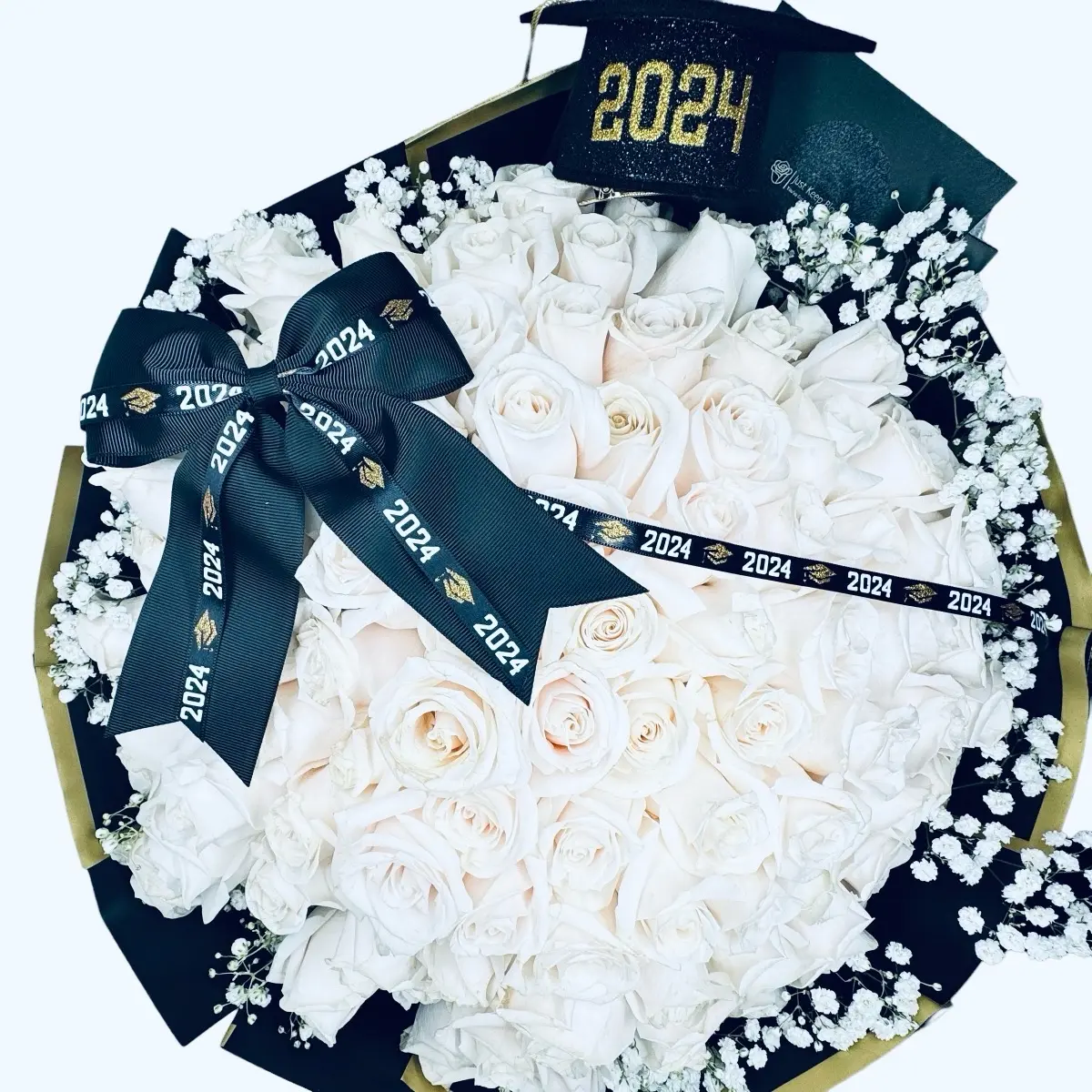 Say Congratulations Ramo Buchón Graduation Rose Bouquet by Just Keep Blooming