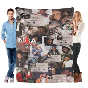 The young boy "never broke it again" - a collage of photos of the fringed blanket for Christmas gifts, a hip-hop fan's soft and lively festive present.
