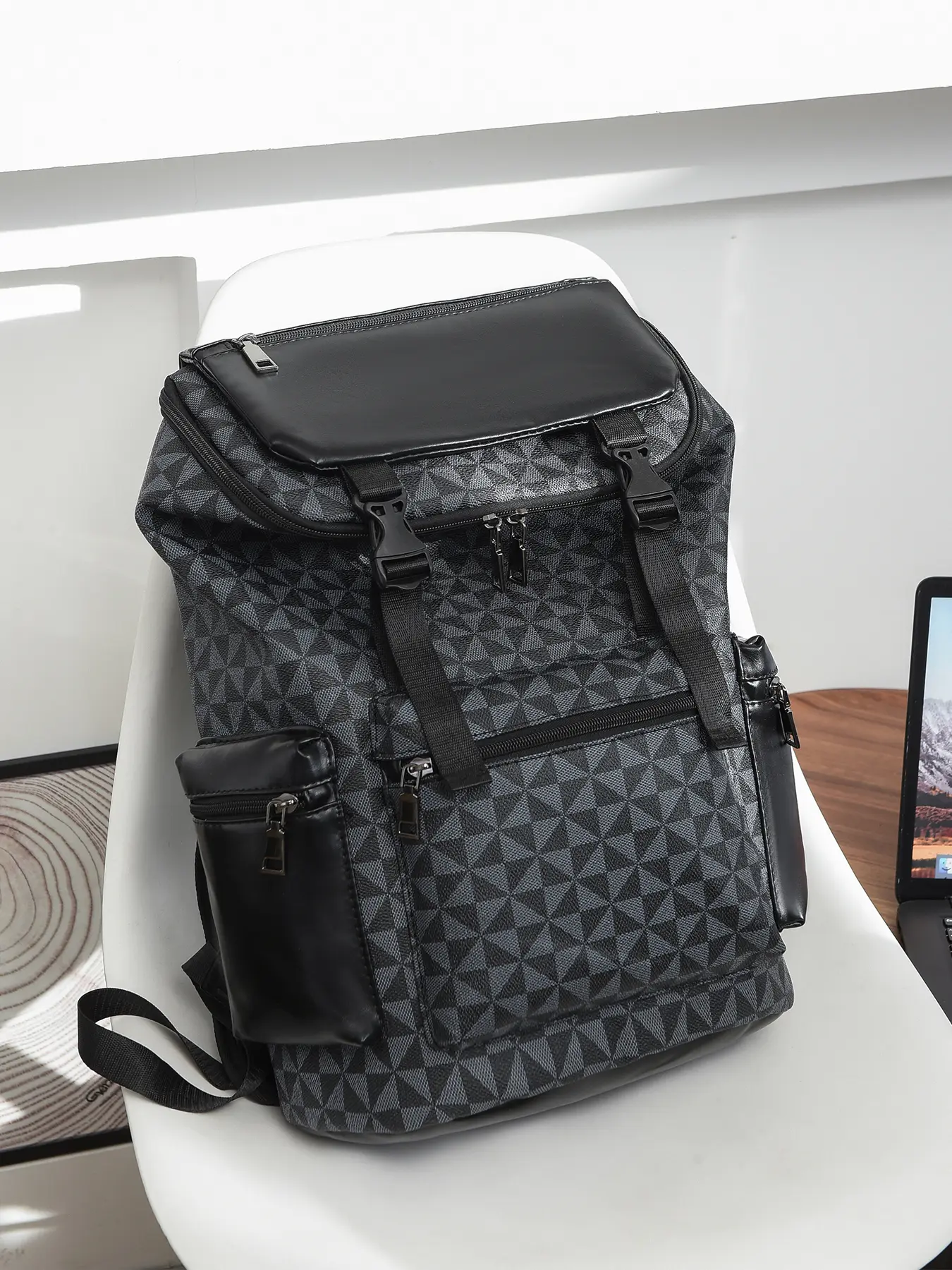 Men's fashion backpack, casual double-shoulder backpack, Korean-style trendy printed large-capacity travel laptop bag, hiking bag, sports bag with zipper, suitable for commuting, made of PVC, a gift for men.