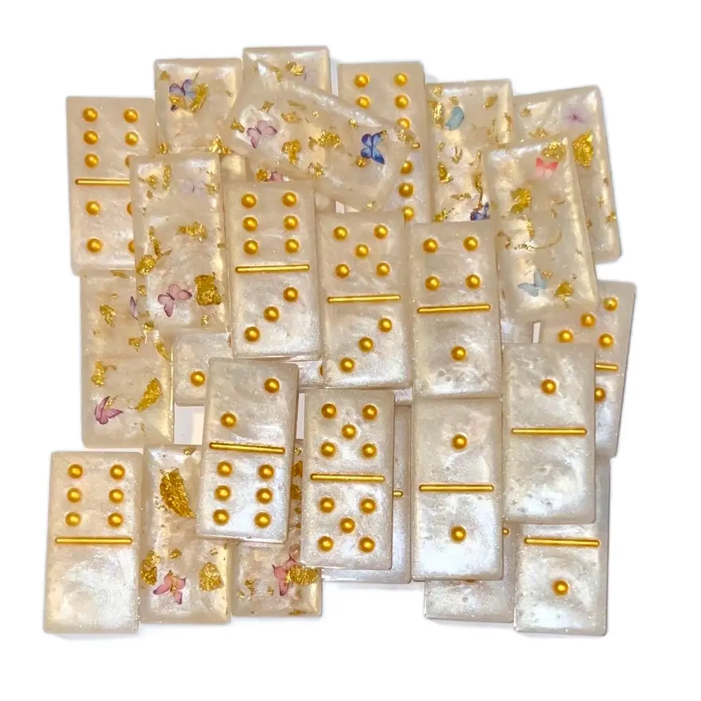 Domino’s set butterfly and gold flake