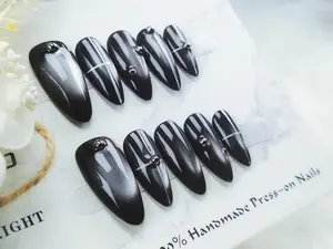 Black/silver cat-eye steel bead press-on nails, purely handmade; almond nail shape made by hand; sweet‑cool hot‑girl style; reusable false nails，press on  nail，False nailss，cat eye nails