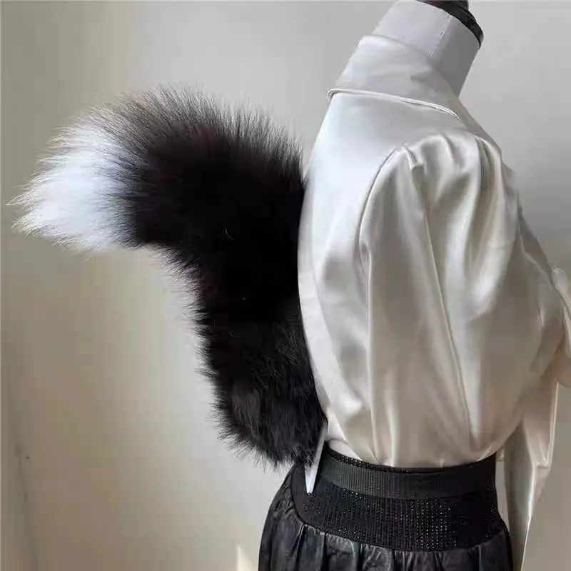 15-inch voice-controlled electric remote control tail, anime-style real fur, suitable for cosplay, Halloween, Valentine's Day, and carnival costumes.The material is durable, a must-have for simple and fashionable women's clothing, rechargeable USB model.