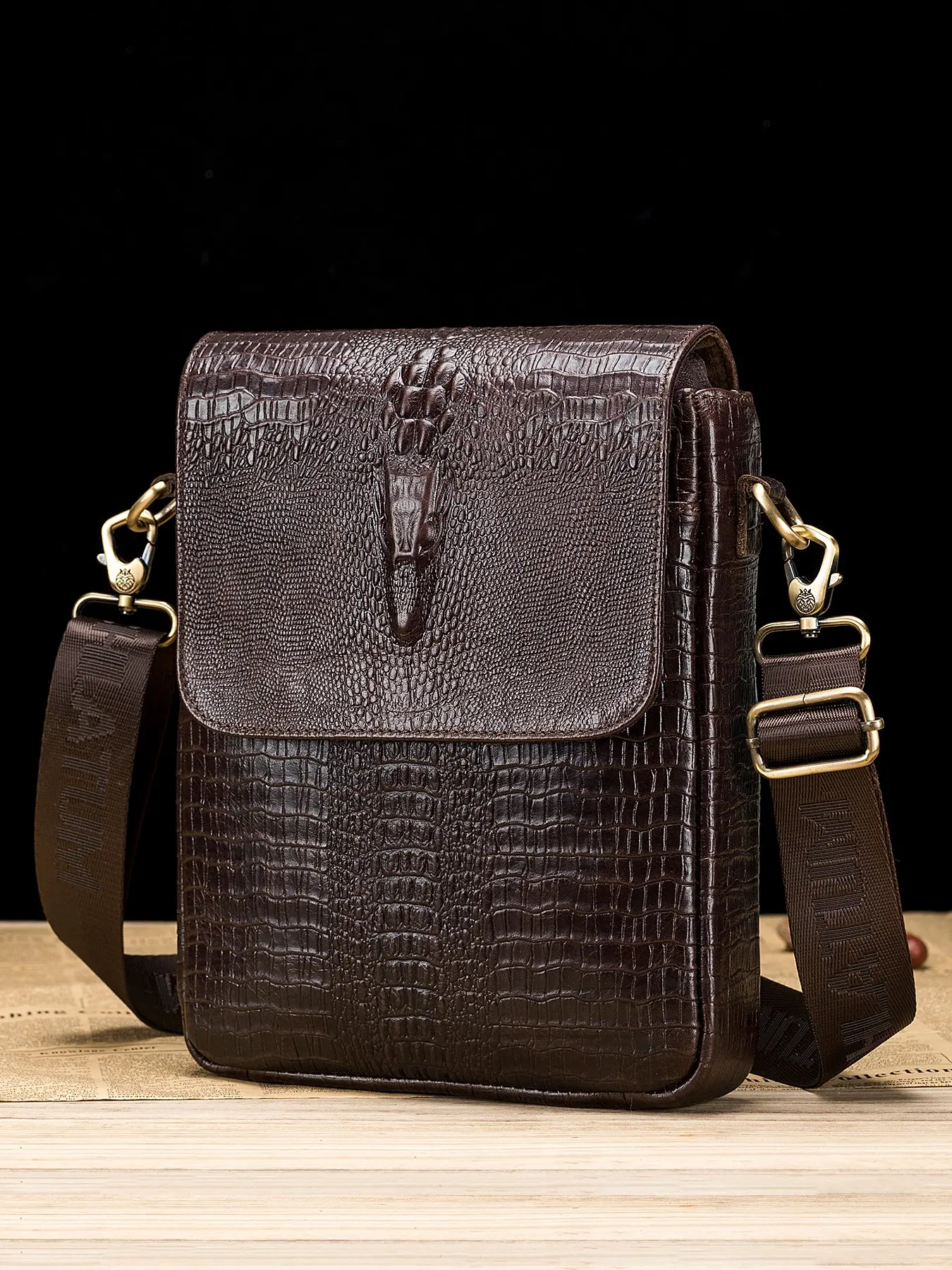 Men's Business Crocodile Embossed Leather Crossbody Bag, Vintage Cowhide Leather Shoulder Bag for Daily Used, Casual Trendy Versatile High-quality Daily Commuting Bag, Stylish Bag