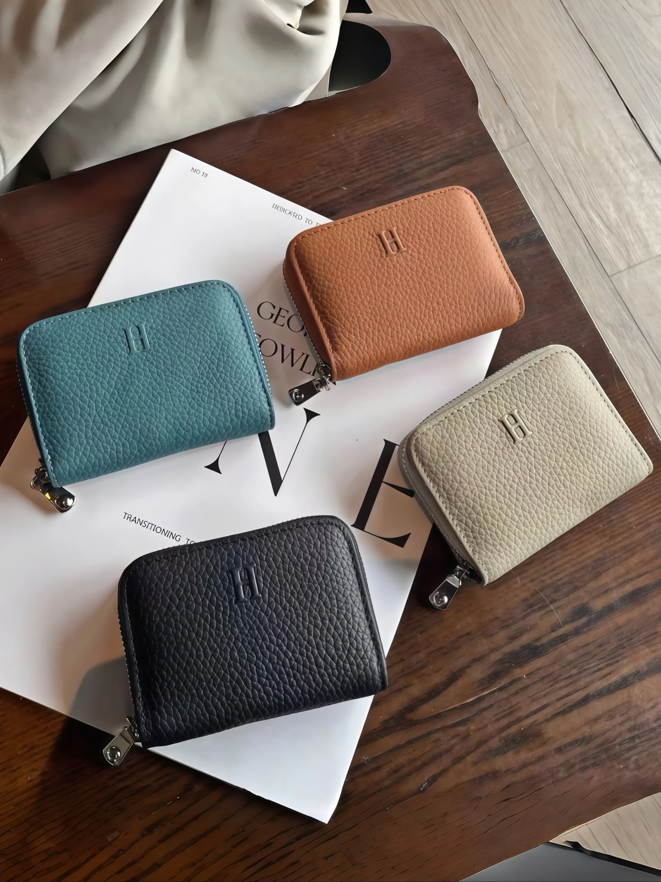 Women's New Wallet Card Holder, Two-In-One Leather Design, Short Fashionable High-End Small Size, Trendy and Stylish