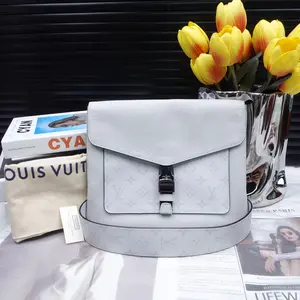 Pre-owned Louis Vuitton canvas Shoulder Bags Outdoor White Shoulder Bag T10255935