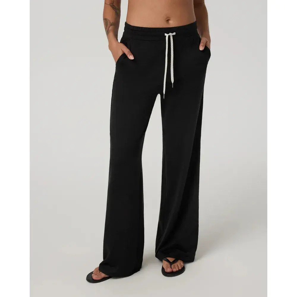 Vuori Women's Halo Essential Wideleg Pant - Short