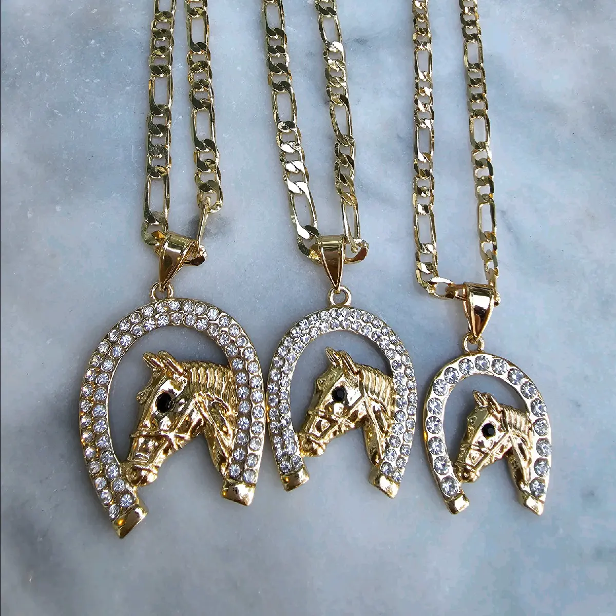 Caballo  con herradura gold plated necklace pendant