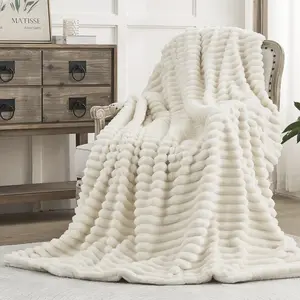 Soft Flannel Sofa Blanket, Comfortable Plush Striped Sofa Bed Cover, Lightweight Decorative Ribbed Rug, Ideal for Men and Women