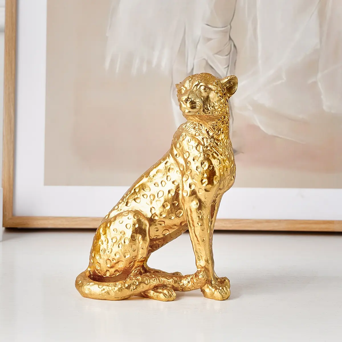 Gold Leopard Sitting Desk Decoration, Resin Vintage Craft Ornament for Home, Decorative Sculpture, Perfect for Study Room, Entrance Hall, Office and Hotel Decor