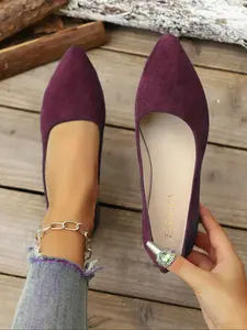 Women's New Pointed Toe Flat Shoes, Simple Classic Style, One-Piece Slip-On, Comfortable for Daily Commute, Casual Wear, Versatile Jeans