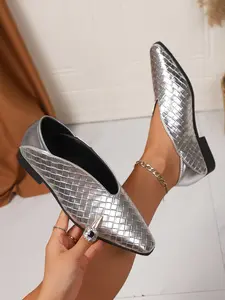 Fashionable V-neck woven single shoe for women, Flat Sole and comfortable shallow mouth women's shoes, Fashionable Flats, fashionable design, very suitable for daily wear, spring and summer women's shoes