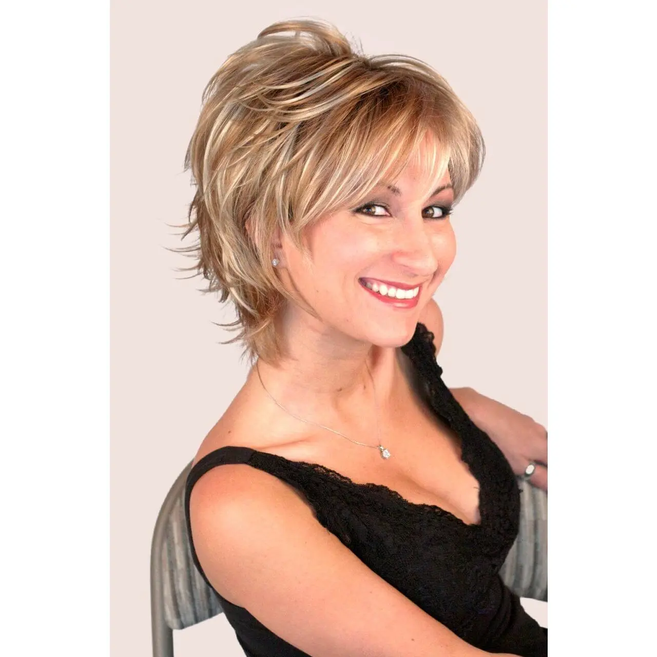 Freedom Petite w/ Roots (medium wig)