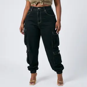 Plus-size women's stretch tapered cargo jeans. Slim fit with flap pockets and slanted front pockets. Versatile casual style in classic vintage black wash. Machine washable, suitable for year-round wear. Simple yet elegant design perfect for work and leisu