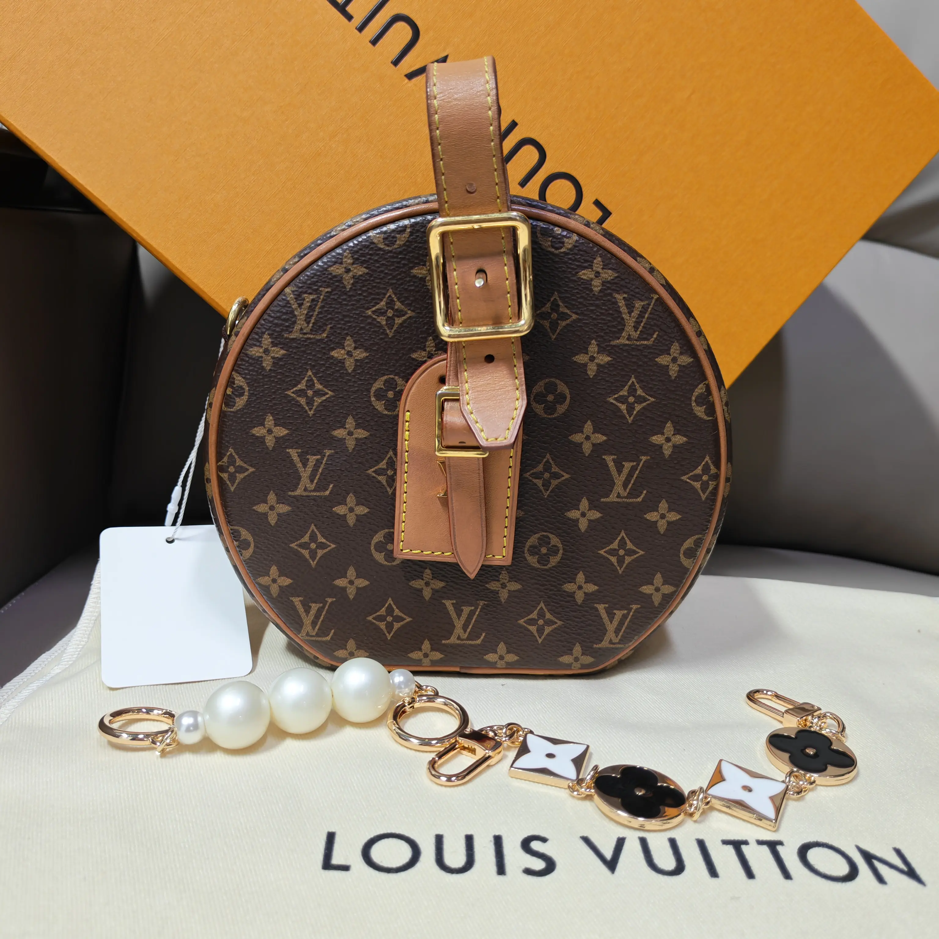 Pre-owned France Crossbody Bags LV Reading Glasses Hard Round Case (Strapless)（SZ H17169）