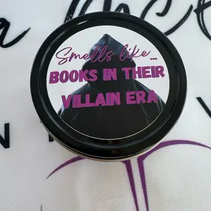 Villain-illa scented soy candle