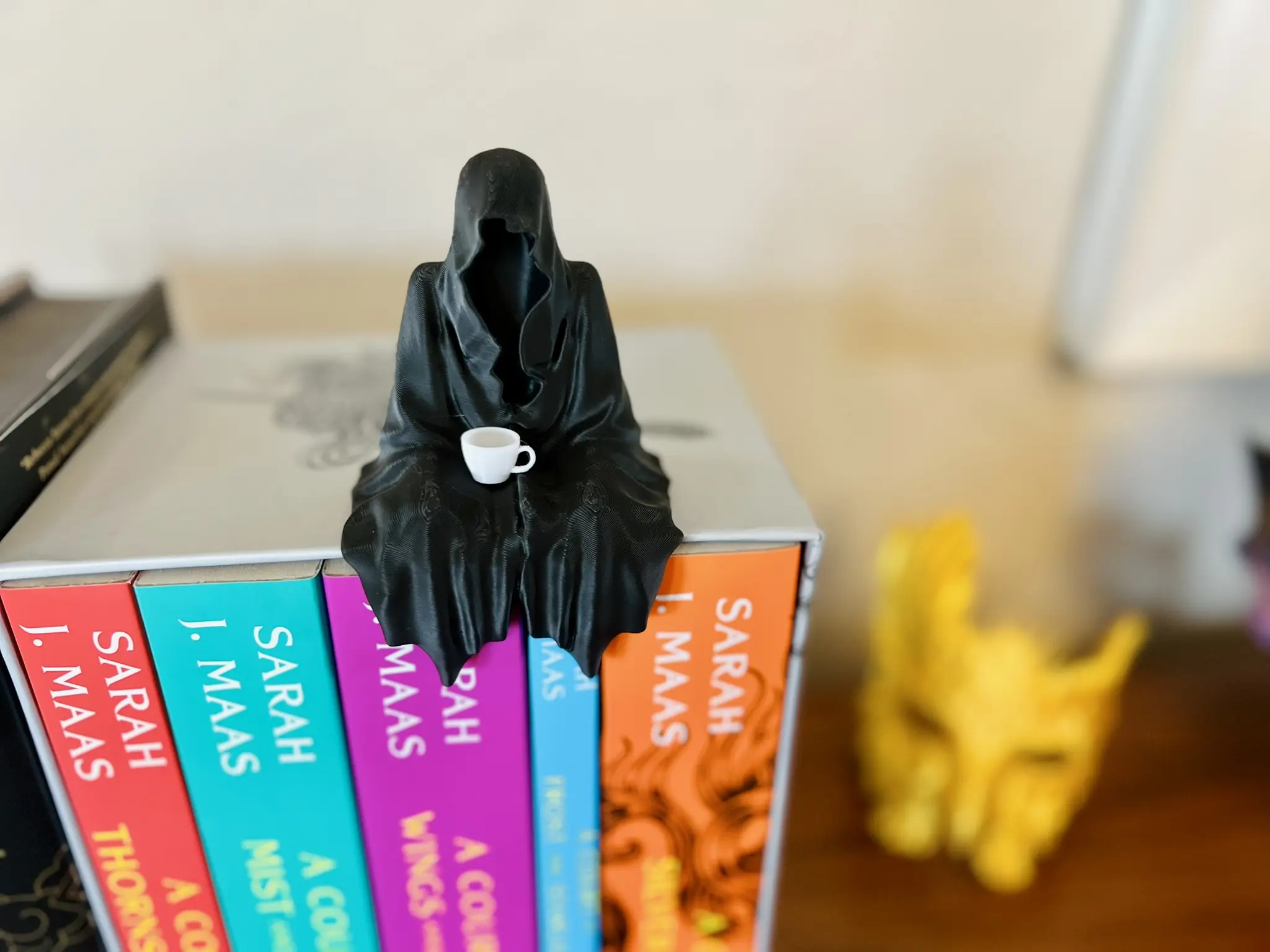 Suriel Plastic Grim Reaper Figurine - Unique Teacup-Holding Bookshelf-Sitting Horror Collectible, Interior Decoration Accessories, Figurine Decor for Home Desktop