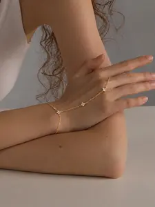 Gold Four-Leaf Clover Finger Chain for Women, Copper Hand Chain Bracelet Ring, Delicate Rhinestone Slave Bracelet with Adjustable Wrist Chain for Party Wedding Beach Jewelry