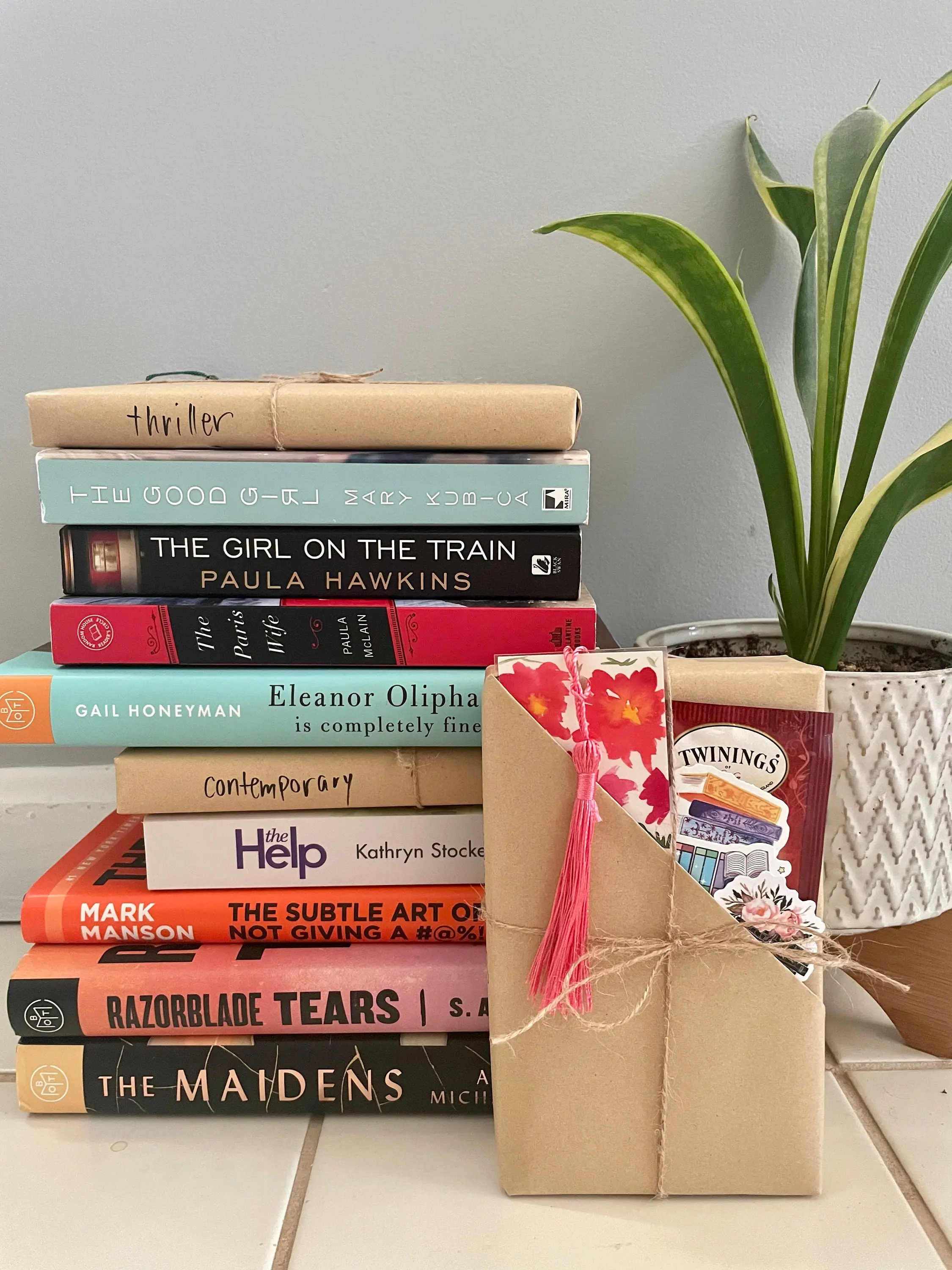Blind Date with a gift by box- NEW | Best box for Reader | Box | Mystery box| Surprise box| Box gift for women,Mystery,Fiction,Fantasy,Romance Birthday or Christmas Surprise Gift