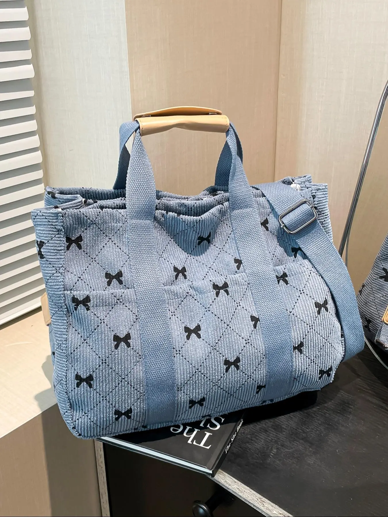 Niche personality simple fashion shoulder bag, three-dimensional casual joker shoulder bag, simple exquisite bow printed long shoulder strap adjustable shoulder bag, sweet versatile  for shopping and dating, Bow Shoulder Bags