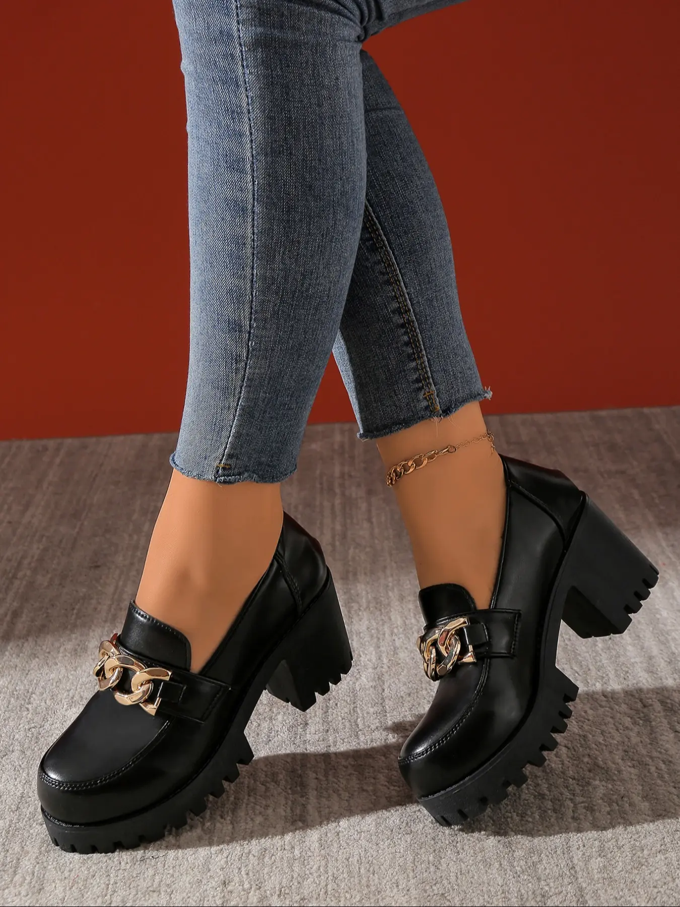 Ladies' elegant high-heeled loafers, metal chain design, waterproof platform round toe single shoes, fashionable and comfortable versatile shoes, women's holiday gifts
