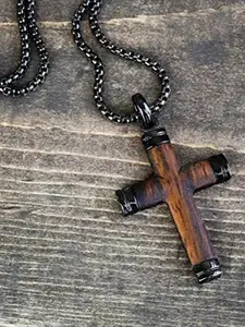 ZYNE An Alloy Vintage Country Cross Men's Pendant Necklace, Featuring A Durable Black Chain Paired with Natural Wood Grain. A Casual Yet Formal Jewelry, Simple Necklace, Daily Accessory, with A Metallic Texture, Making It A Perfect Gift, Cross Charm