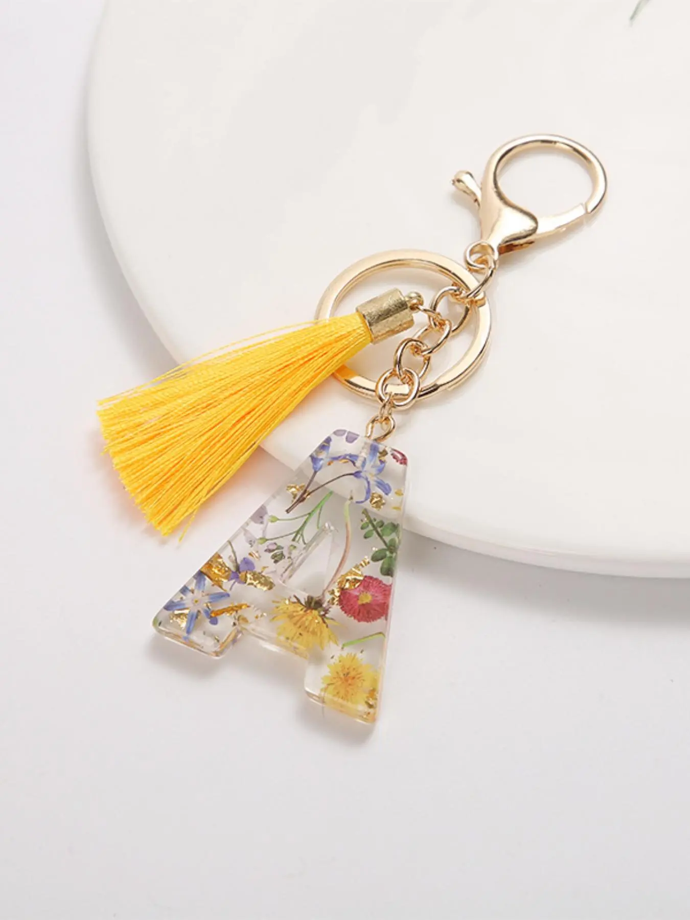1pc Alphabet Initial Letter Keychains Accessories, Stylish Keychain, Cute Flowers Resin Charm with Key Chain Ring, Purse Bag & Backpack & Key Accessory, Keychain Pendant, Keychain For Bags, Cute Charms Keychain