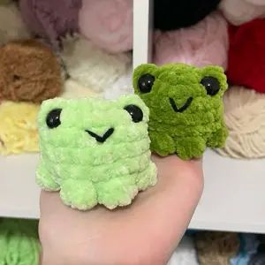 Mini Handmade Crochet Frog with Soft Plush Yarn, Cute Desk Decoration or Toy