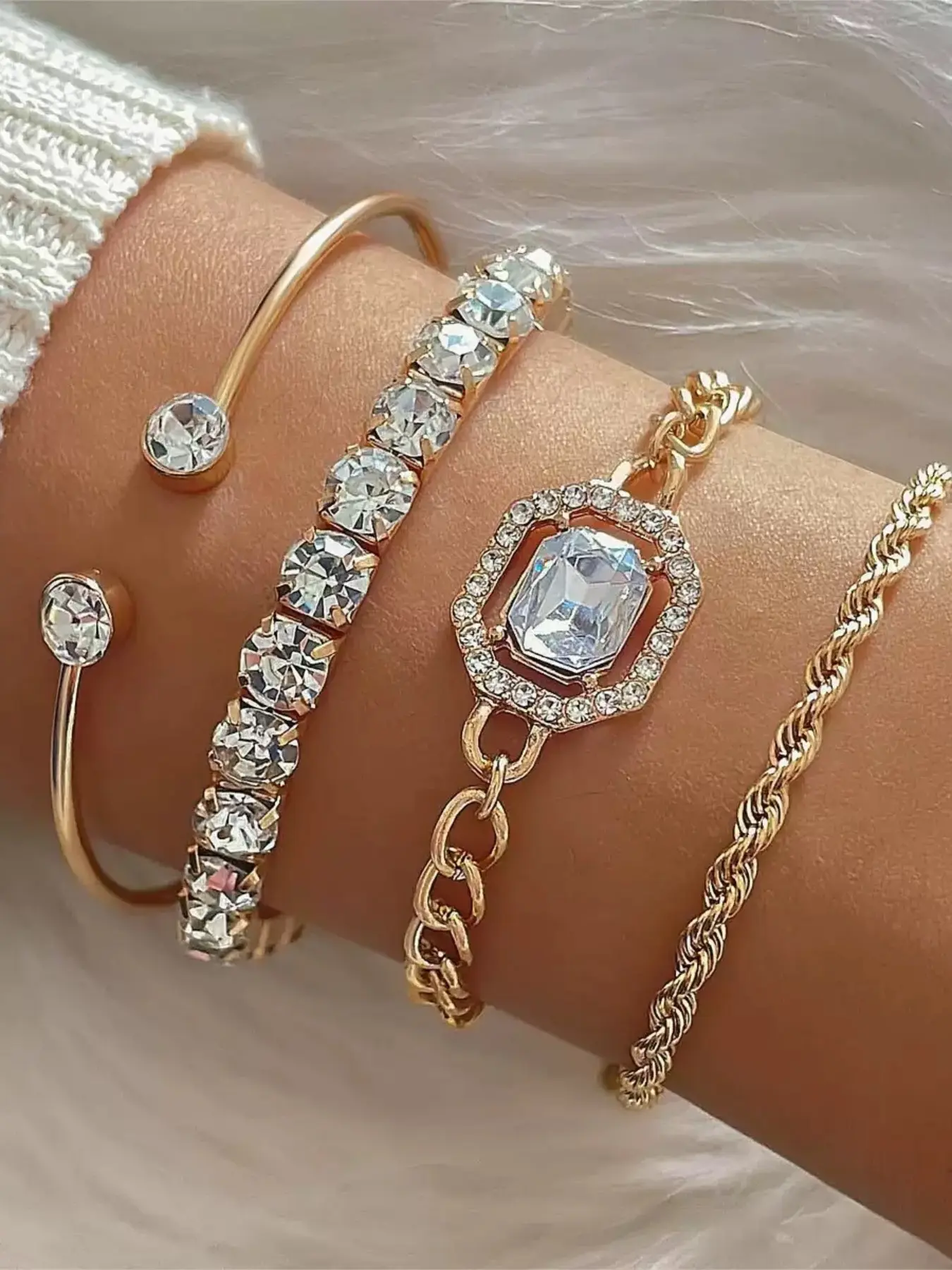 4pcs Women's layered bracelet set, Bangles set, cuff bangle set, water diamond bracelet, small retro style imitation gemstone bracelet, threaded chain bracelet, suitable for daily life, parties, birthday gifts, Christmas