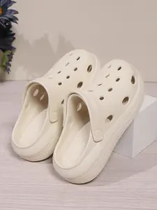 Unisex Minimalist Milky White Clogs: Fresh & Age-Reducing, Street Style & Social Media Shoes