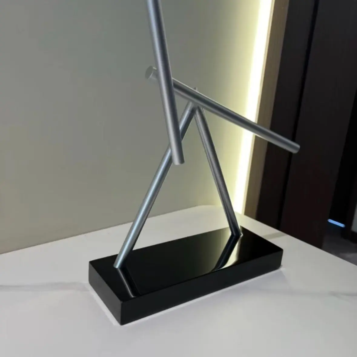 Kinetic Sculpture Pendulum Toy, Metal Anti-Gravity Balance Toy, Silent Perpetual Motion Desktop Decor for Adults
