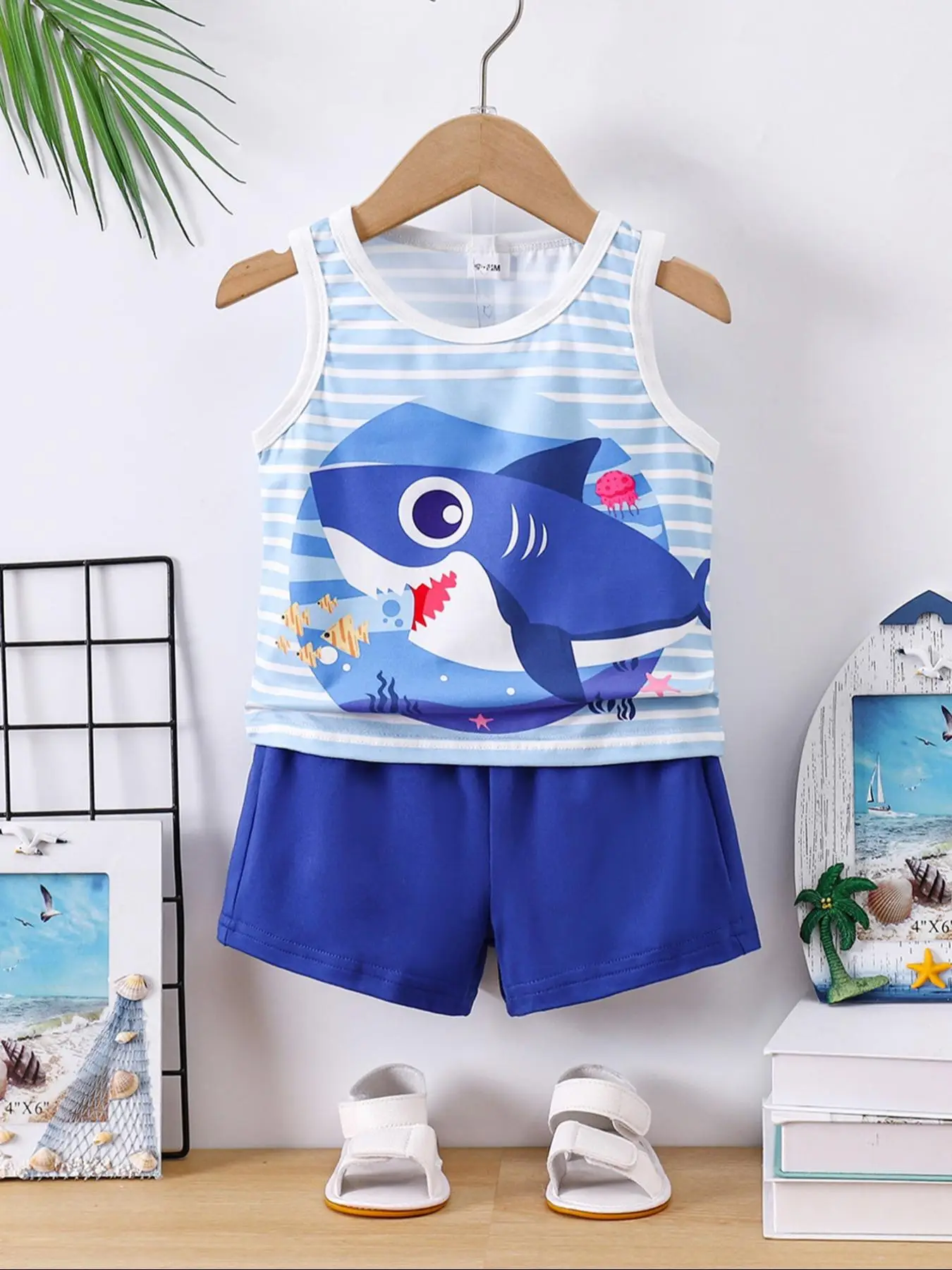 Two-Piece Set Toddler Boy's Cartoon Fish Print Tank Top & Plain Shorts, Cute Casual Sleeveless Top & Shorts for Daily Wear, Kids Clothing for All Seas