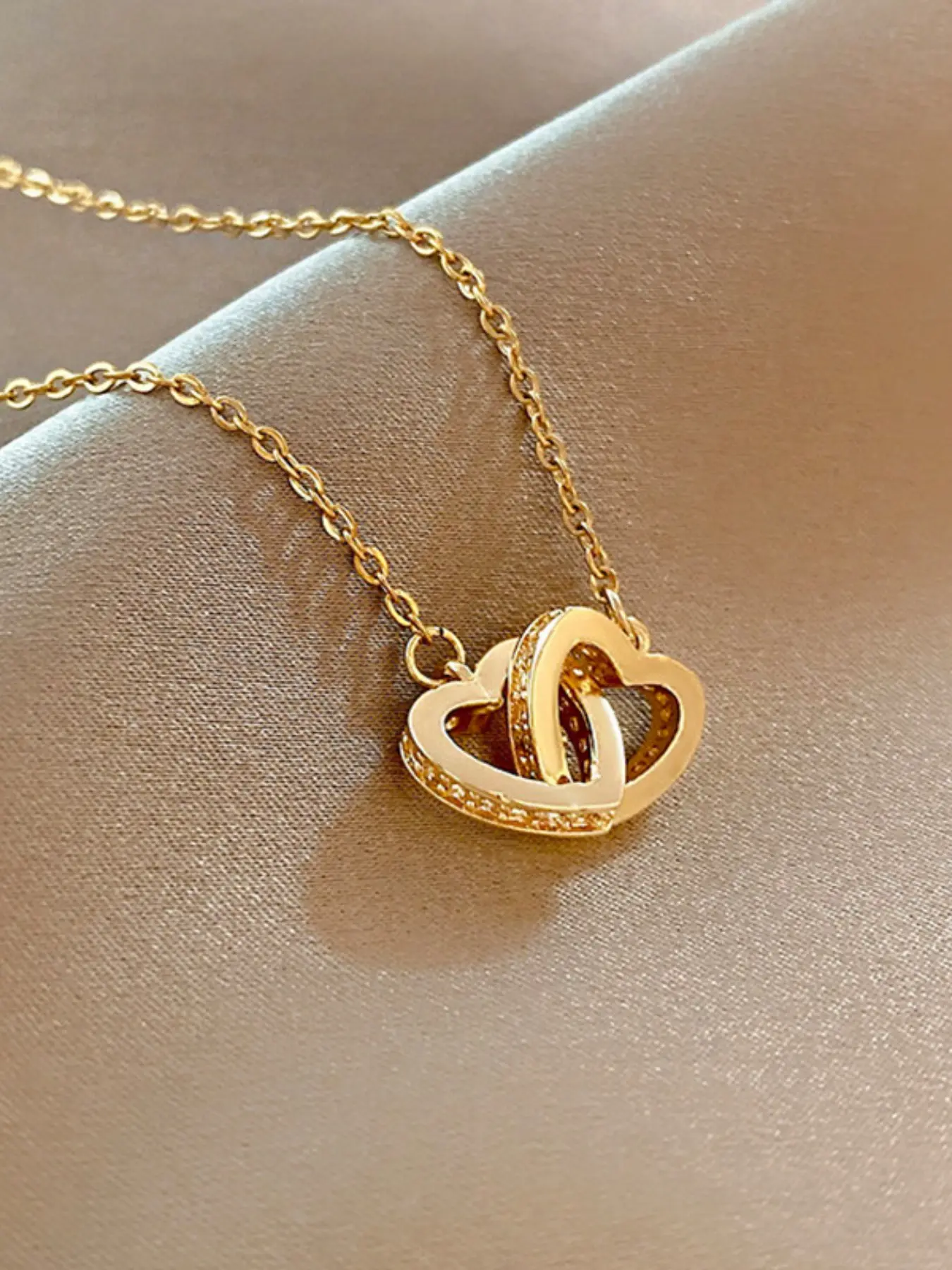 Zircon Heart Pendant Necklace, Adjustable Chain, Elegant Ladies' Locket, Zircon Gemstone Necklace, Perfect for Dates, Parties, Gifts