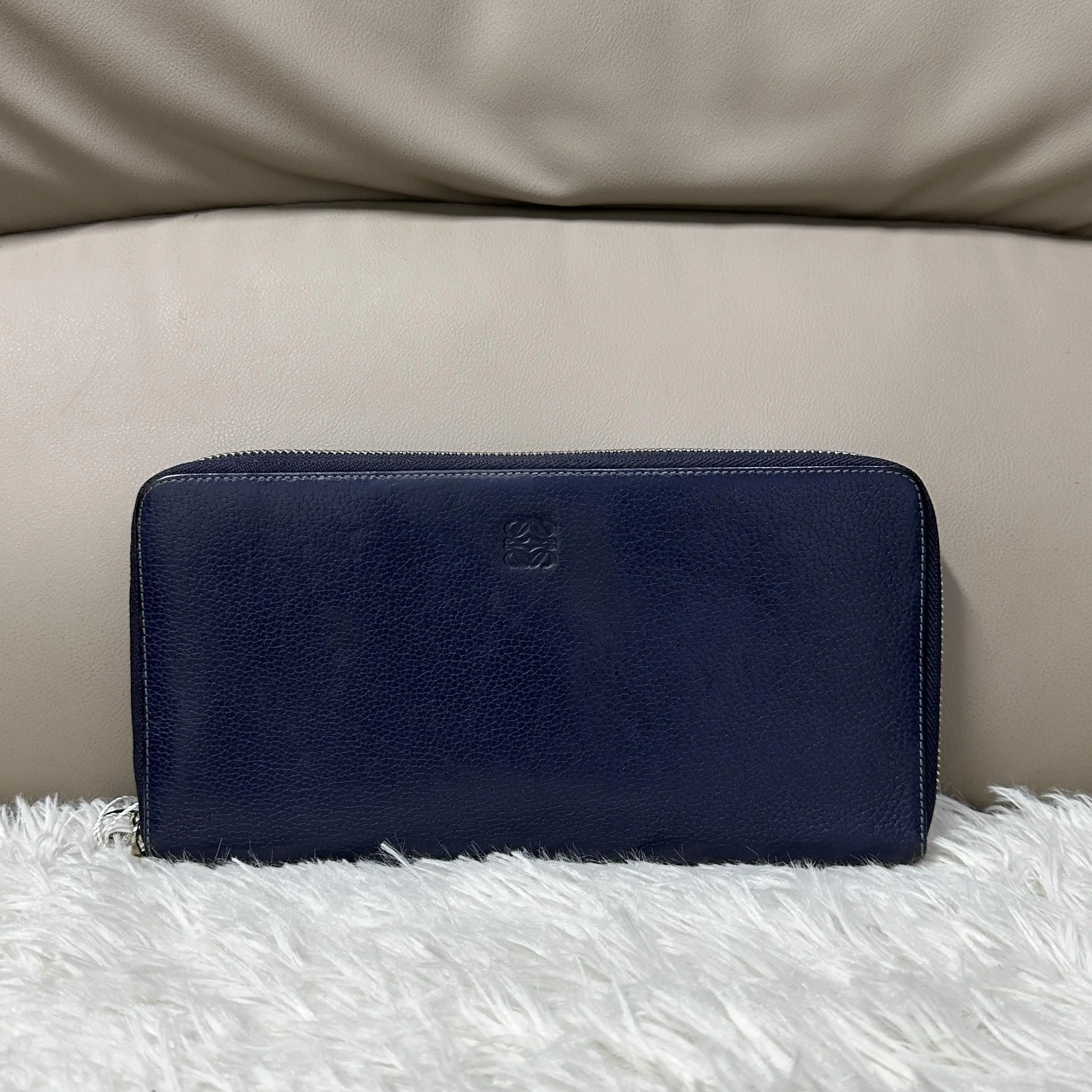 Pre-owned France Clutches & Wristlets loewe Dark Blue Long Wallet (sz H19101)