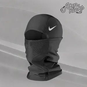 Nike Pro Therma-Fit Hyperwarm Hood BlackWindproof and protective face shield gear enhances athletic performance and is suitable for cycling and outdoor sports.