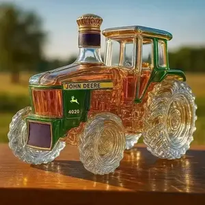 Decanter in the shape of a tractor, home decoration, vintage agricultural machinery design, high borosilicate glass decanter