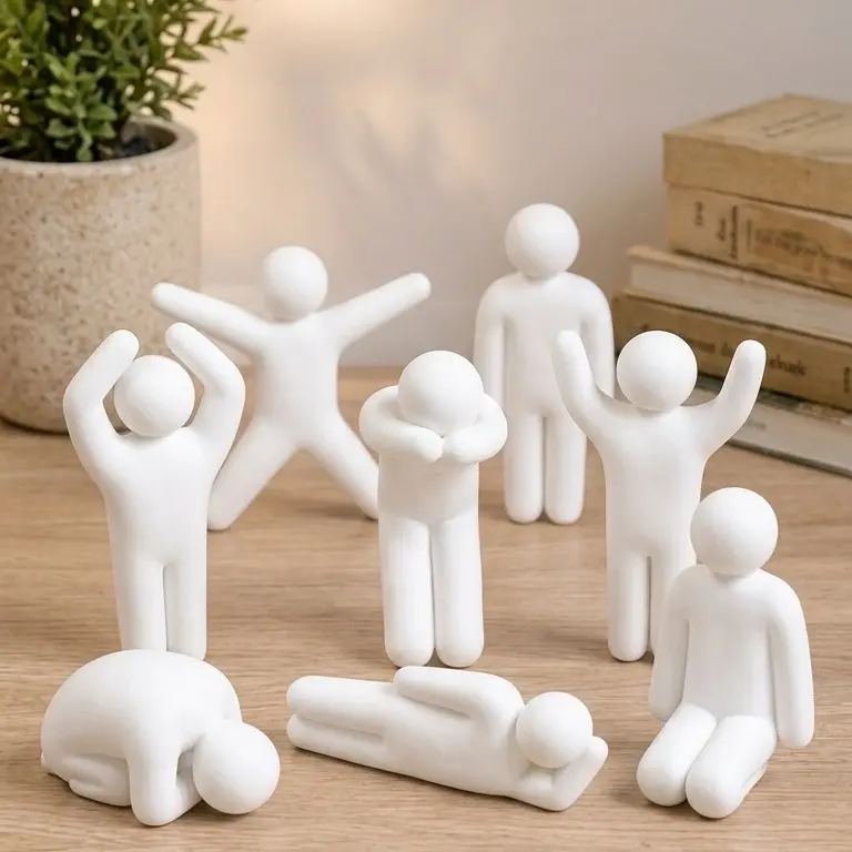 Chameleon Hidden Pose Figure Collectible