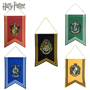 1PC Harry Potter Officially Licensed Wall Banner Banner Flag Horn Flag Movie Peripherals Hogwarts Gryffindor Slytherin Ravenclaw Hufflepuff Creative Trend Embroidery Knitted Living Room Bedroom Decorations FB-CR2130/FB-CR2131/FB-CR2132/FB-CR2133/FB-CR2134
