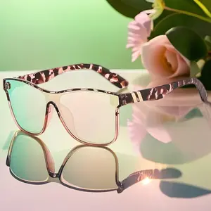 Stylish women's tortoiseshell flat-top frame, lightweight polycarbonate frame with AC lenses, suitable for everyday casual activities.