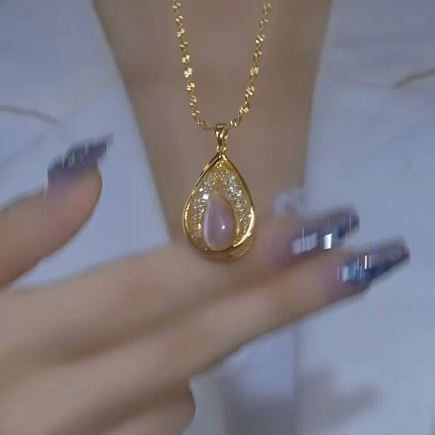 Women's Rose Gold-Plated Necklace, Elegant Chic Minimalist Pendant with Sparkling Zircon, Vintage-Style Female Fashion Jewelry Accessories